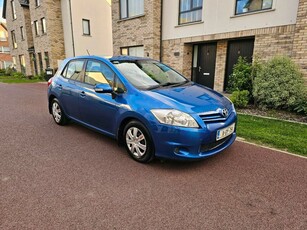 2011 - Toyota Auris Manual