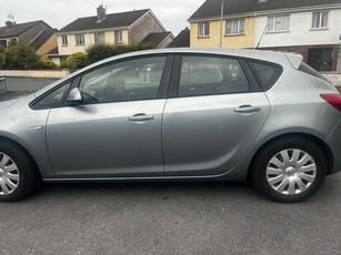 2012 - Vauxhall Astra Manual