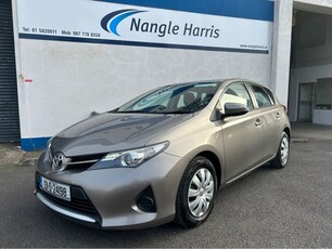 2013 - Toyota Auris Manual