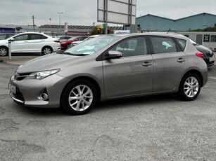 2013 - Toyota Auris Manual