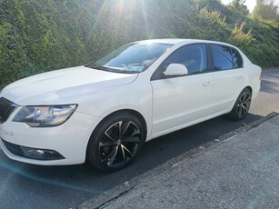 2014 - Skoda Superb Manual