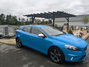 2014 - Volvo V40 Manual