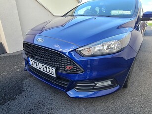 2017 - Ford Focus Manual