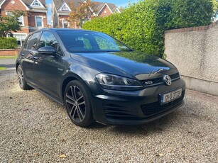 2017 - Volkswagen Golf Manual