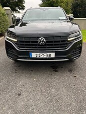 2021 - Volkswagen Touareg Automatic