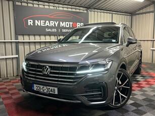 2022 - Volkswagen Touareg Automatic