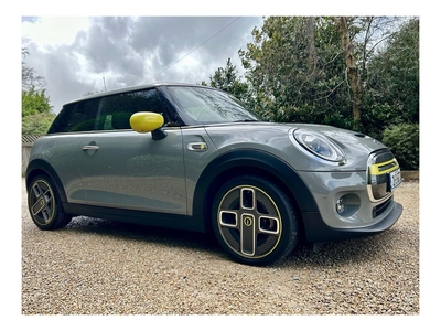 2021 (211) Mini Hatch