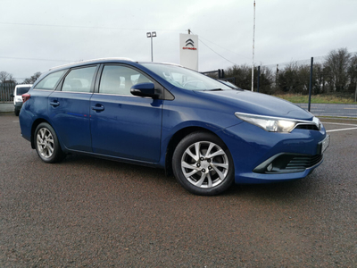 2016 (162) Toyota Auris