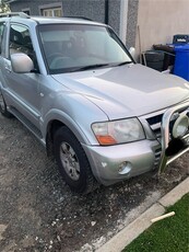 2006 - Mitsubishi Pajero Manual