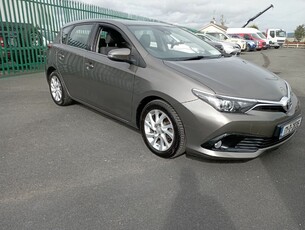 2017 - Toyota Auris Manual