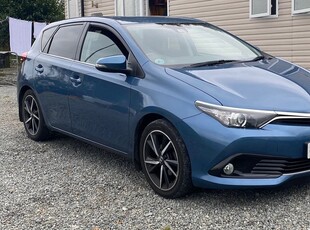 2017 - Toyota Auris Manual