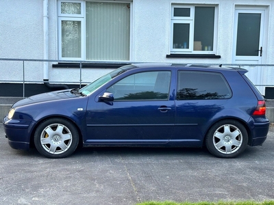 2003 - Volkswagen Golf ---