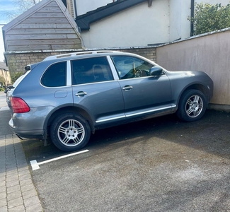 2005 - Porsche Cayenne ---