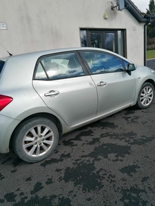 2009 - Toyota Auris ---