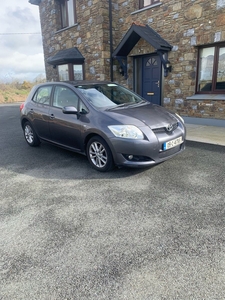 2009 - Toyota Auris ---