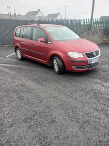 2009 - Volkswagen Touran ---