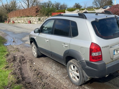 2010 - Hyundai Tucson Manual