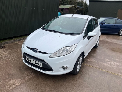 2011 - Ford Fiesta Manual