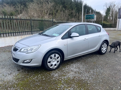 2011 - Opel Astra Manual