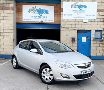 2011 - Vauxhall Astra Manual