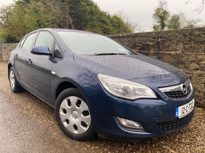 2012 - Opel Astra Manual