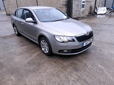 2014 - Skoda Superb Manual