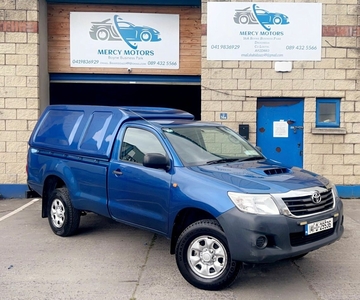 2014 - Toyota Hilux Manual