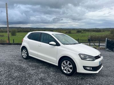 2014 - Volkswagen Polo Manual