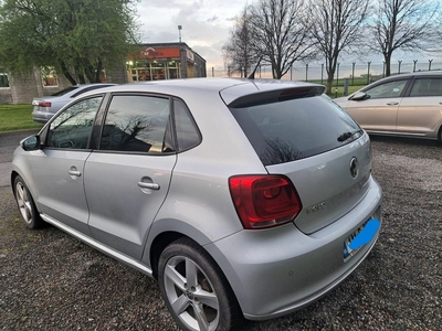 2014 - Volkswagen Polo Manual