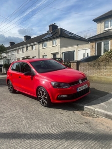 2014 - Volkswagen Polo Manual