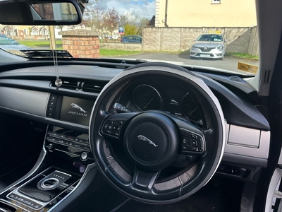 2015 - Jaguar XF Automatic