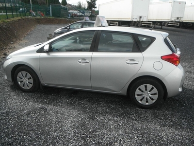 2015 - Toyota Auris Manual