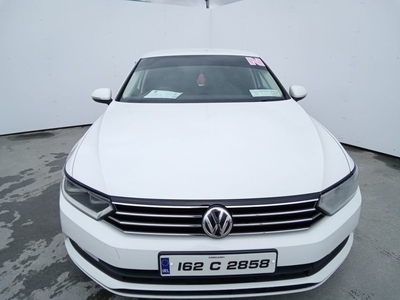 2016 - Volkswagen Passat Manual