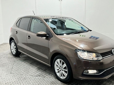 2016 - Volkswagen Polo Automatic