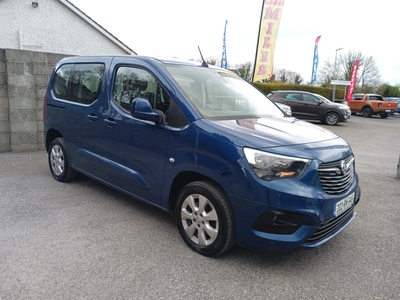 2020 - Opel Combo Manual