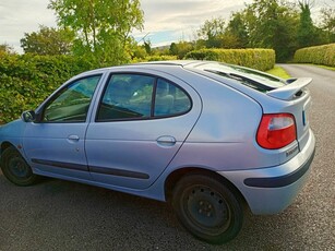 2002 - Renault Megane Manual