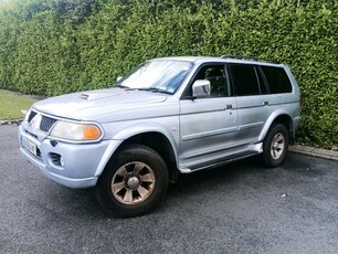 2005 - Mitsubishi Pajero Manual