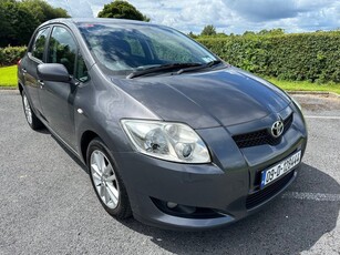 2009 - Toyota Auris ---