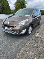 2010 - Renault Grand Scenic ---