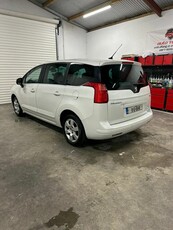 2011 - Peugeot 5008 Manual