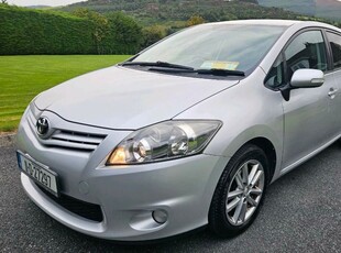 2011 - Toyota Auris Manual