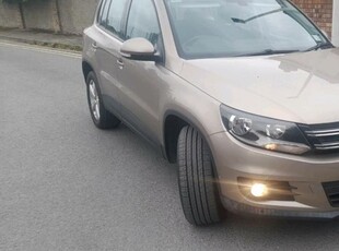 2012 - Volkswagen Tiguan Manual