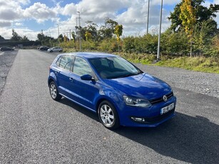 2013 - Volkswagen Polo Manual