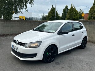 2013 - Volkswagen Polo Manual