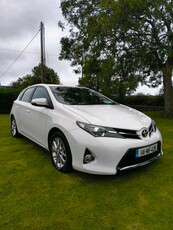 2014 - Toyota Auris Manual