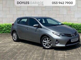 2015 - Toyota Auris Manual