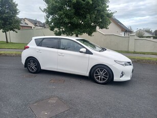 2015 - Toyota Auris Manual