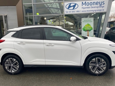 2023 - Hyundai KONA Automatic