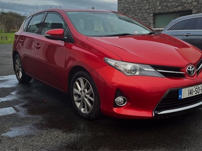 2014 - Toyota Auris Manual