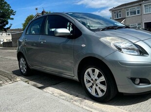 2010 - Toyota Yaris Manual